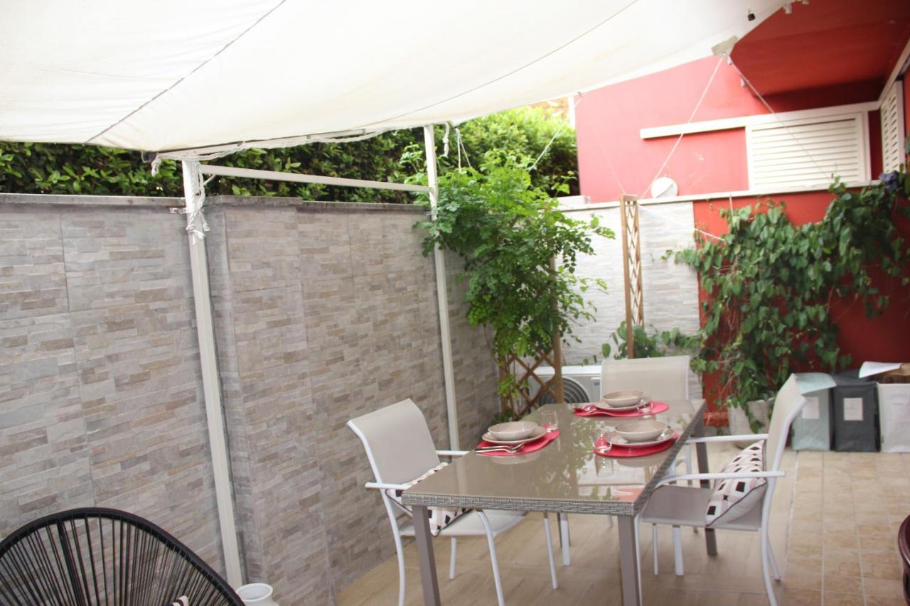 Casa Lucia Private Car Or Motorcycle Park Lucca Exterior foto