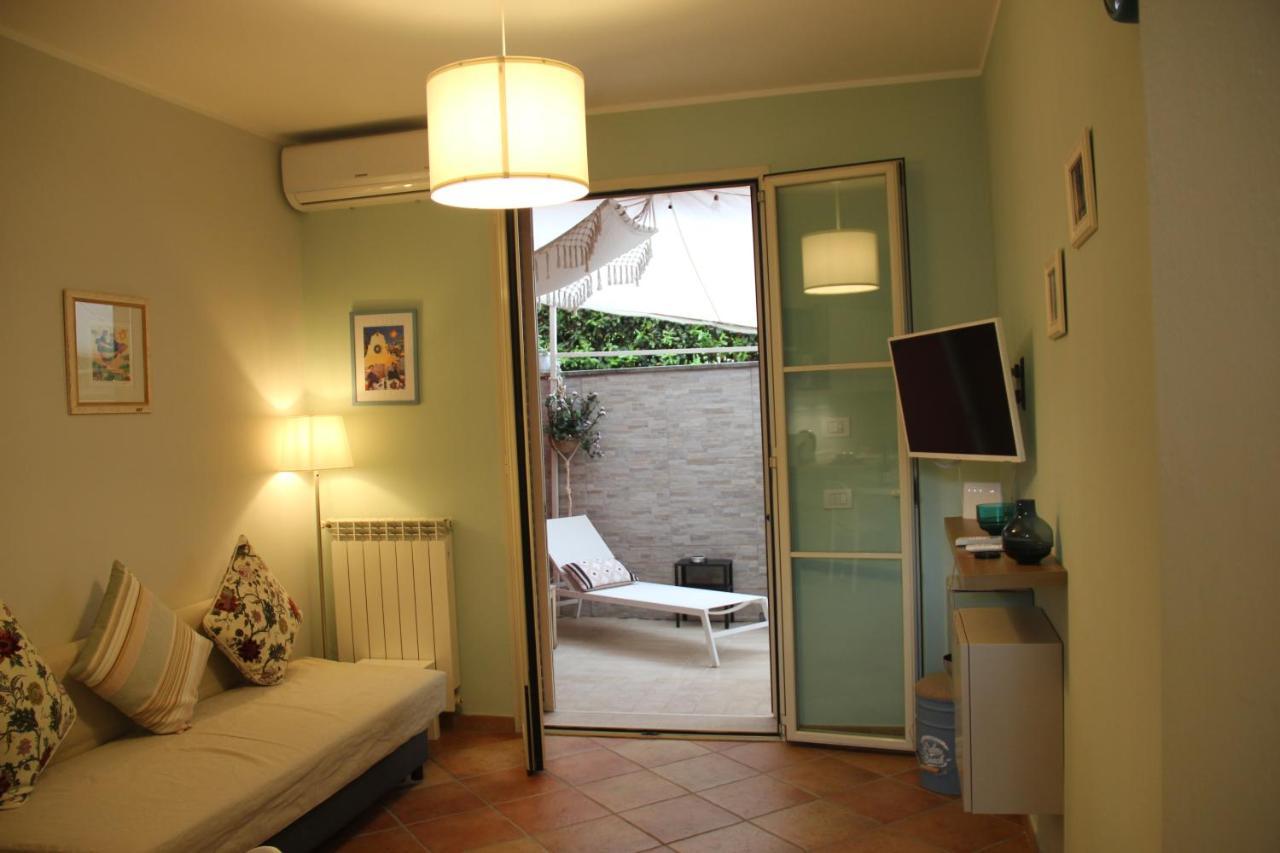 Casa Lucia Private Car Or Motorcycle Park Lucca Exterior foto